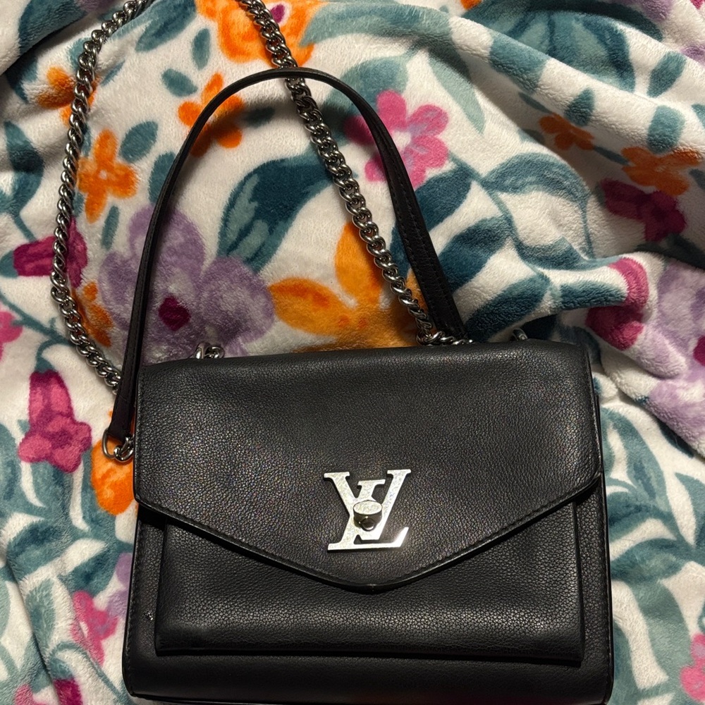 Louis Vuitton Black Leather Shoulder Bag with Silver Chain